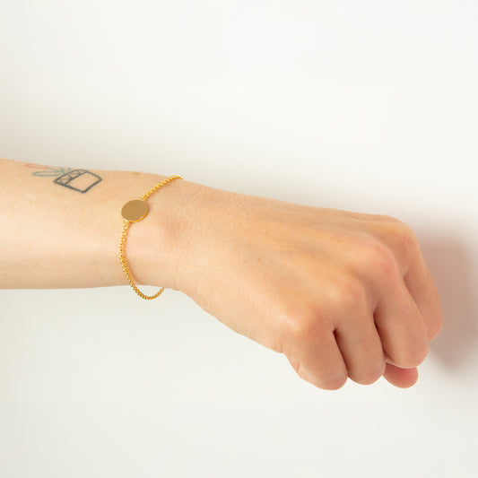 Zartes Armband aus Gelbgold, minimalistisches Design – nachhaltig gefertigt von Jan Spille.