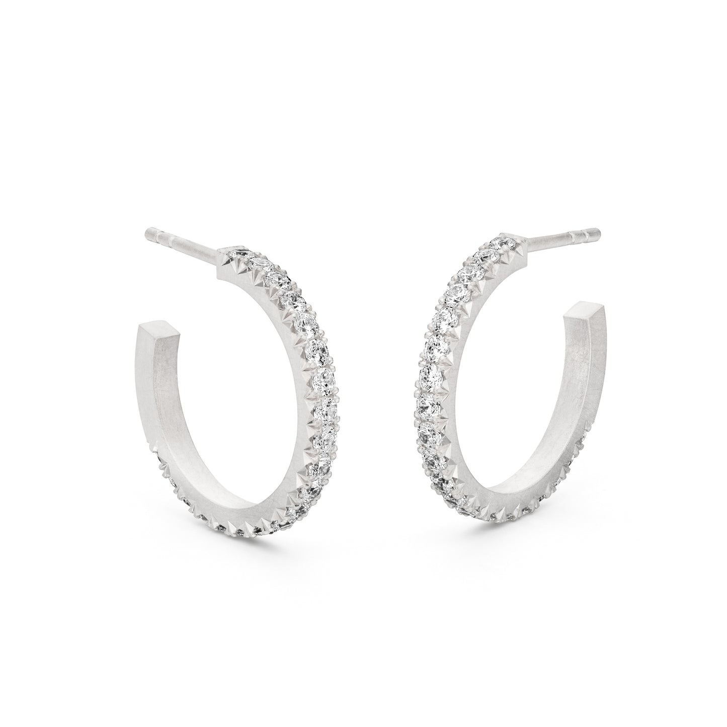 Diamant Ohringe Creolen in 18 kt Weissgold und Ethical Diamonds von Jan Spille-Schmuck aus Hamburg