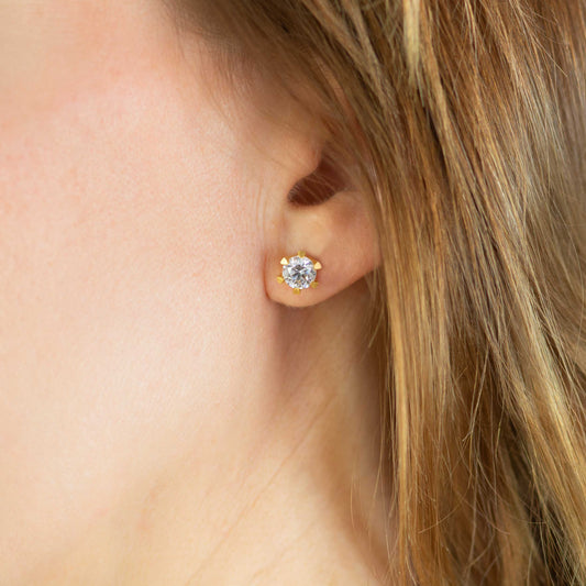 Nachhaltige Diamant-Ohrstecker aus der Chaton-Kollektion, Fine Jewelry aus Hamburg.