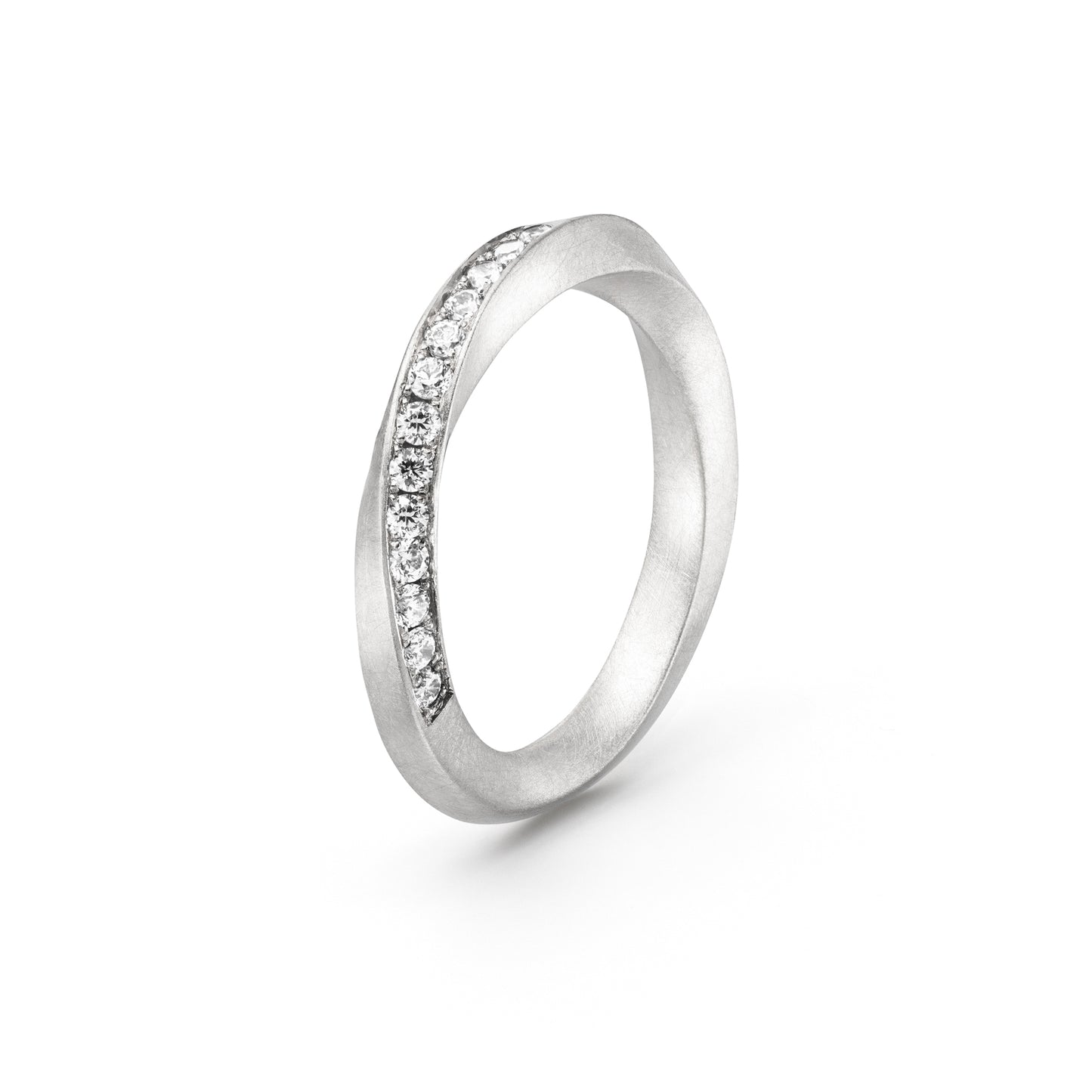 Ring, gedreht mit Stein aus Fairtrade in Weissgold mattiert und ethische Diamanten