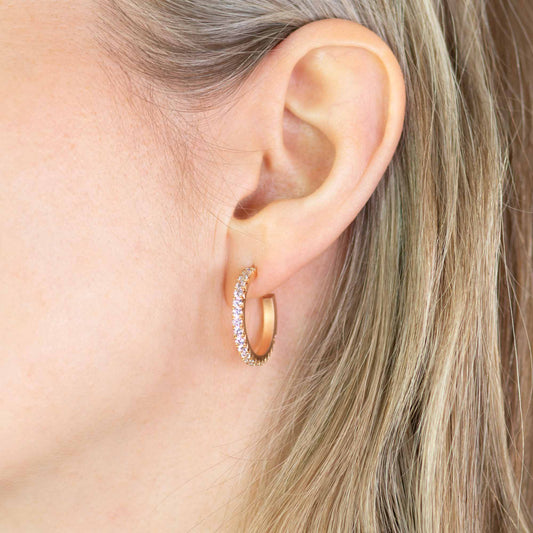 Strukturierte Fischgrät-Creolen in Roségold – ohrstecker gold mit edelstein, fair produziert.