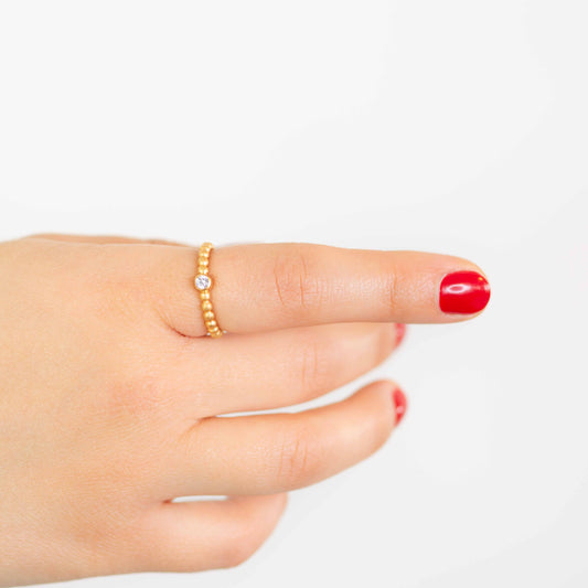 Zarter Verlobungsring aus Gold – Kugel-Kollektion, handgefertigt in Hamburg von Jan Spille.