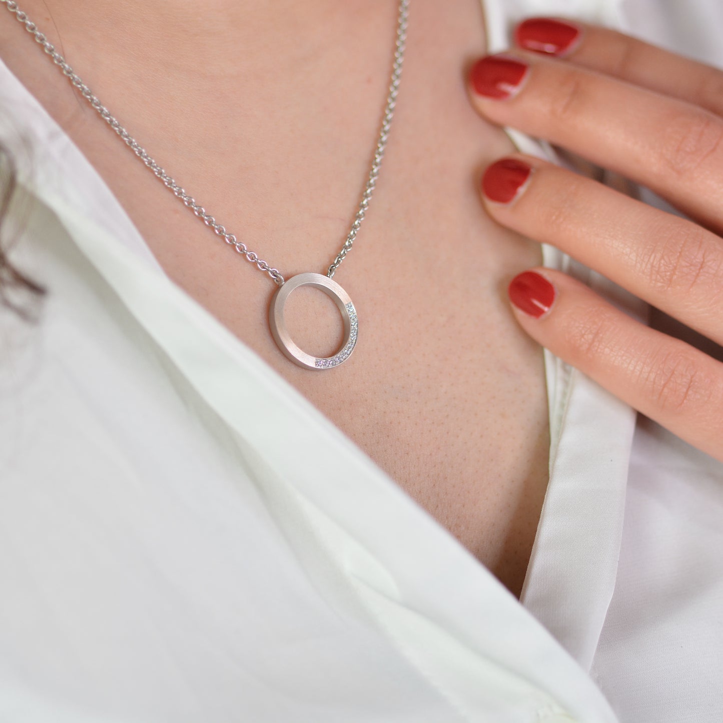 Anhänger mit Diamanten in Weißgold – echtgold kettenanhänger der Pavé-Kollektion.