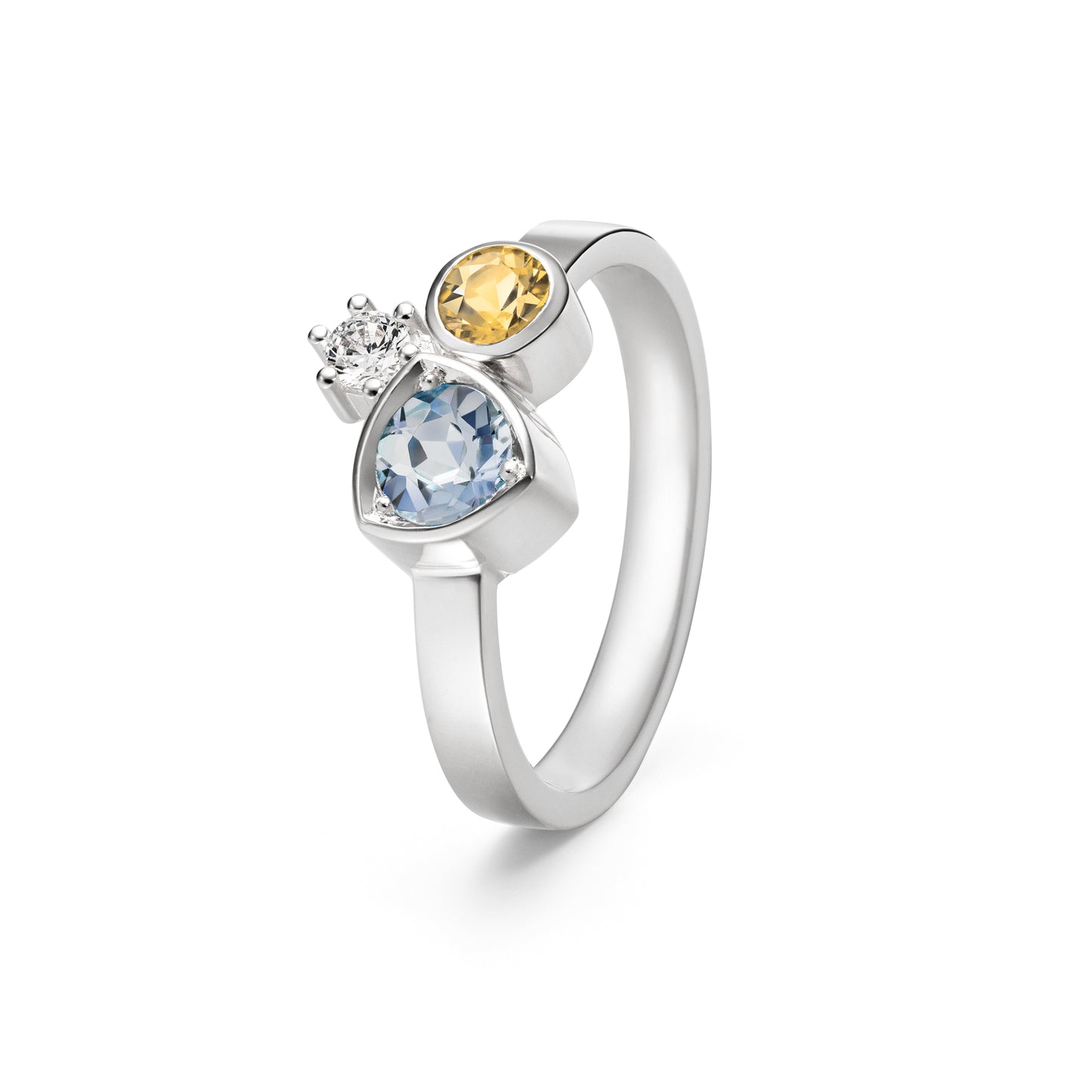 Ring der Diversity Collection. Hellblauer Saphir, gelber Saphir und weisser Diamant. Von Jan Spille Schmuck aus Hamburg