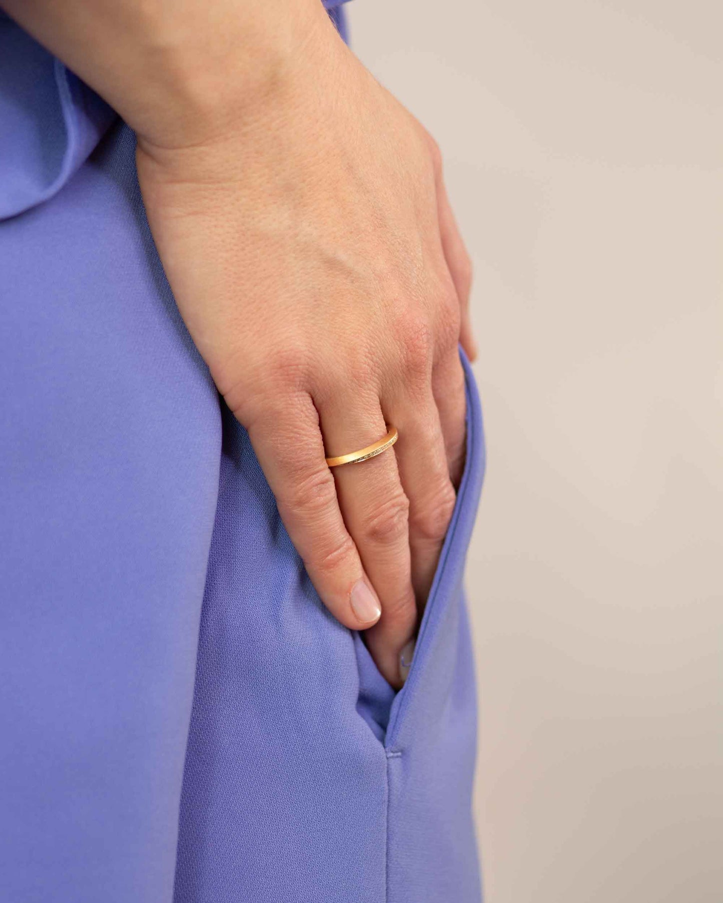 Roségoldener Möbius-Ring mit organischer Form – fair & hochwertig in Hamburg gefertigt.