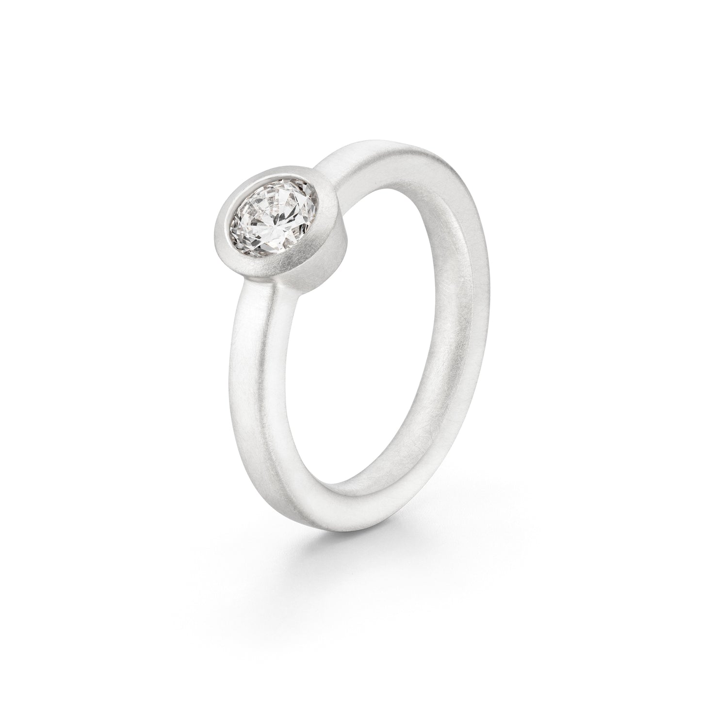 Verlobungsringe und kleiner Stein der Spotlight-Collection. Weissgold 18 kt. Handgefertigt und Fair aus Hamburg
