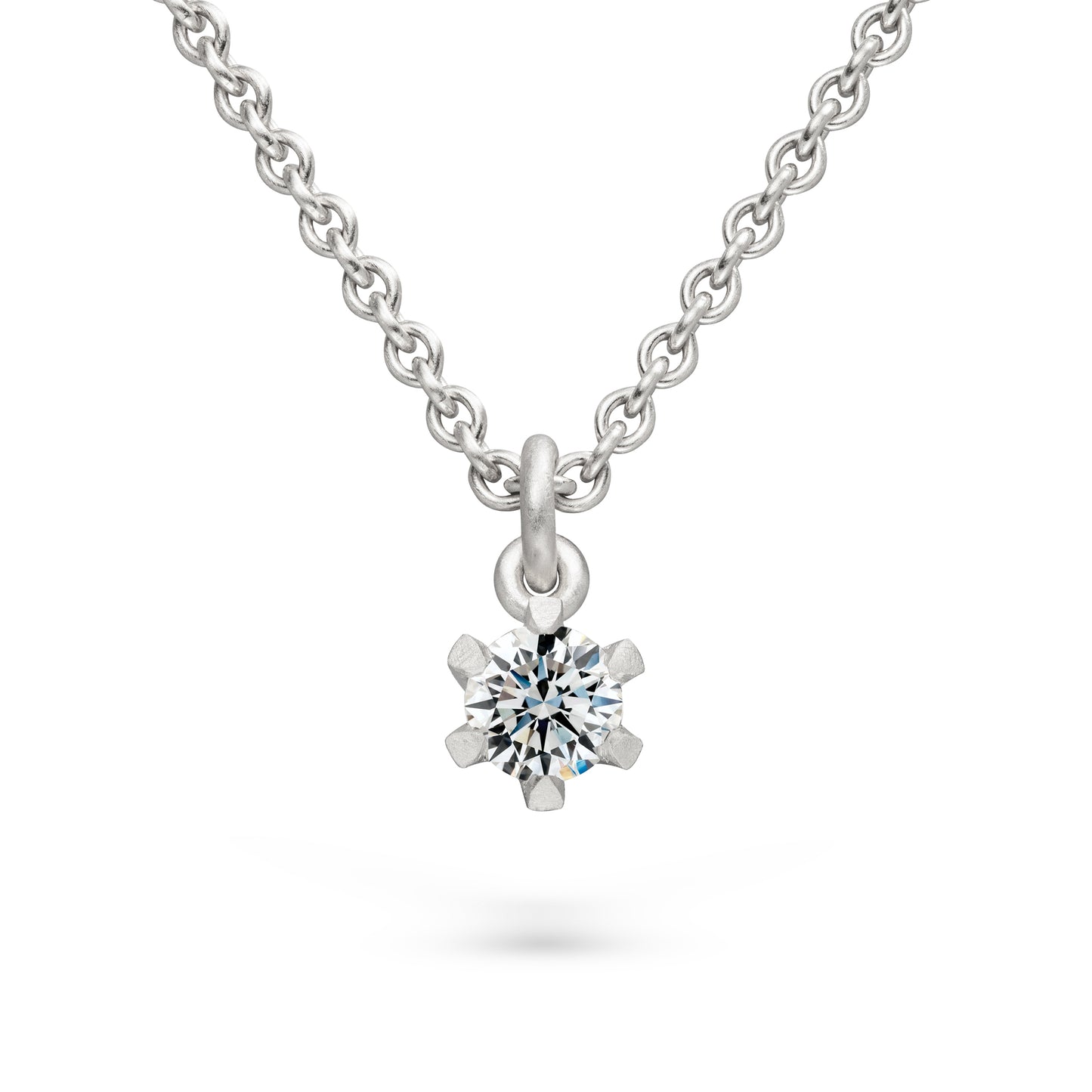 Kettenanhänger Gold und ethischer Diamant, dreieckige Chaton Fassung Weissgold