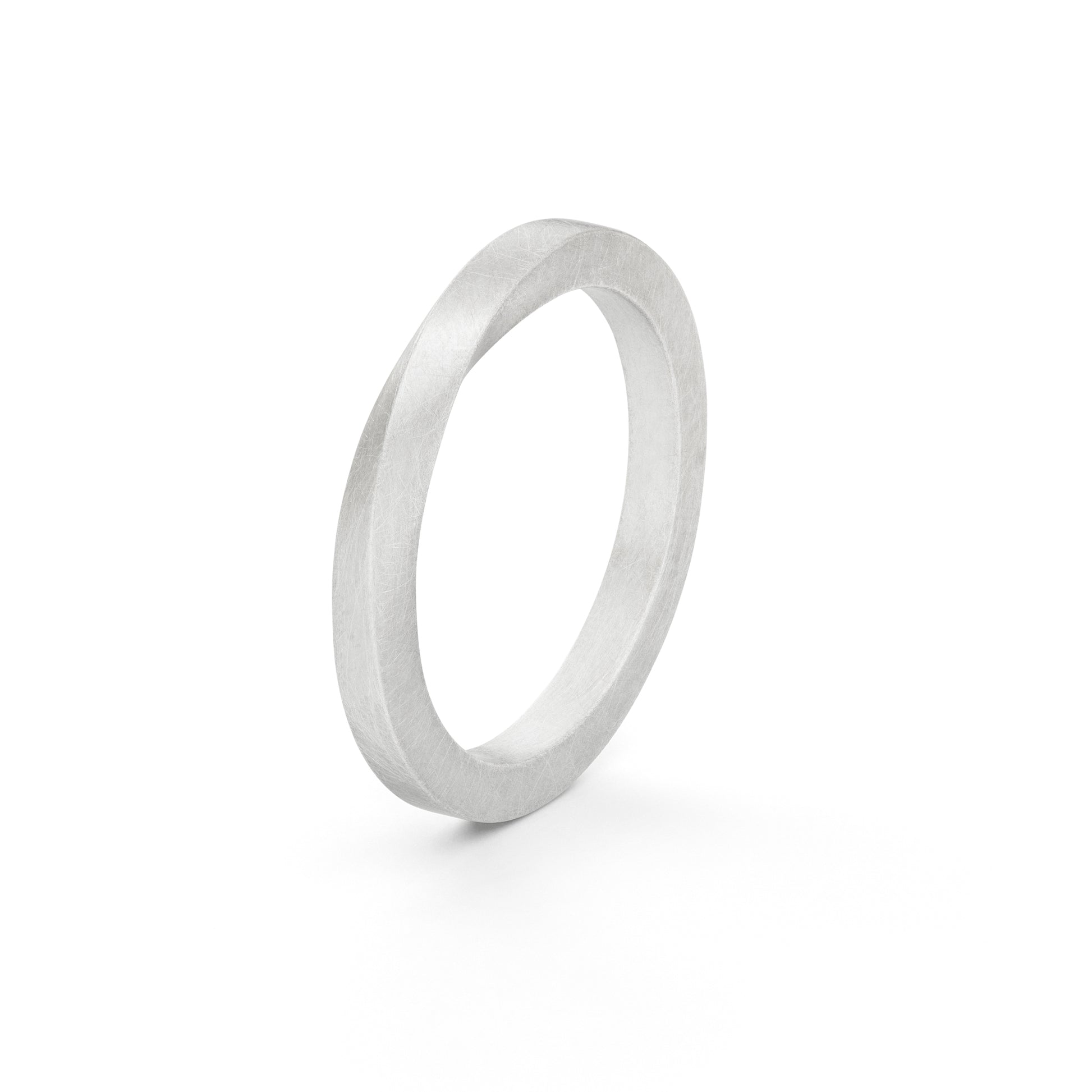 Möbius Ring als Ehering in weissgold mattiert Fairmined Eco