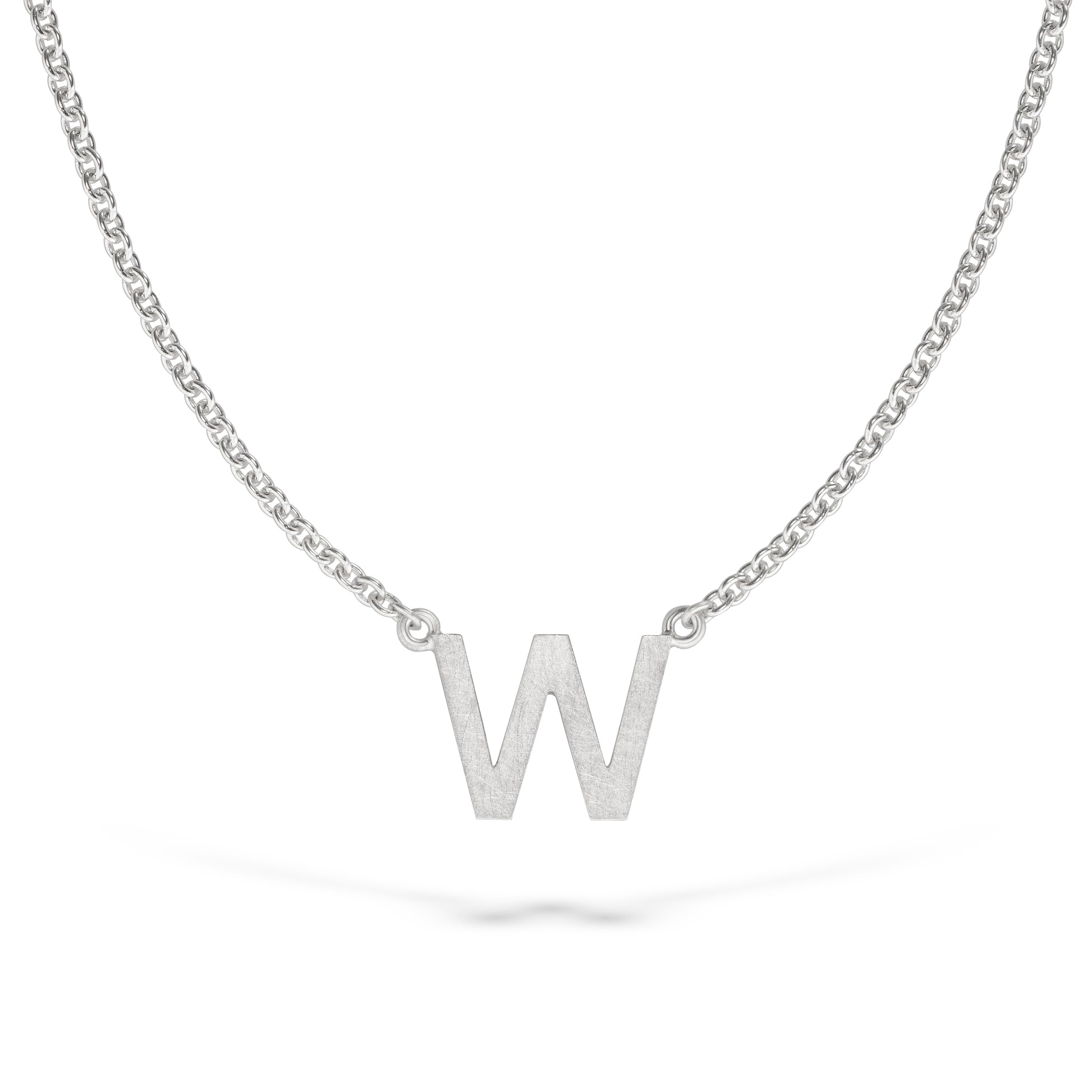 Nachhaltiger Words & Letters-Anhänger No.1 // Buchstabe aus Weißgold, echtgold & handgefertigt. Fairer Schmuck von Jan Spille