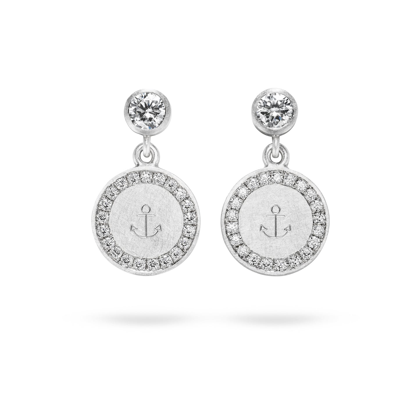 Ohrstecker Anker in Weißgold – Gravur mit Diamantfassung, fair & handgefertigt von Jan Spille